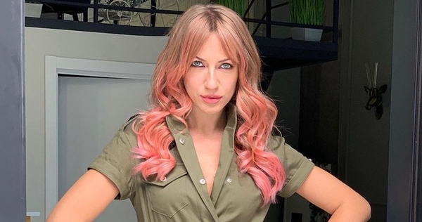 Прикрылась осенним листком: Леся Никитюк удивила новым фото