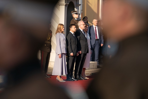 Визит Владимира и Елены Зеленских в Латвию: Какой наряд выбрала первая леди