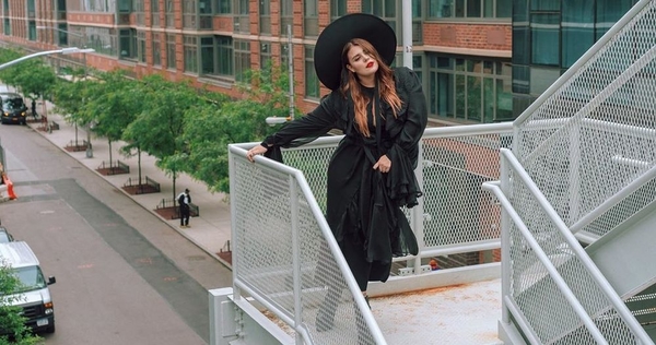 Солистка KAZKA соблазнила фанов новым фото в купальнике