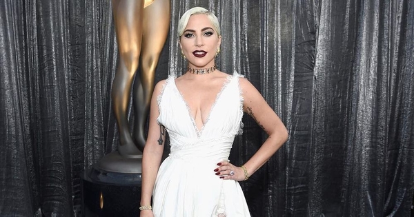 Леди Гага намекнула на разрыв с Дэном Хортоном