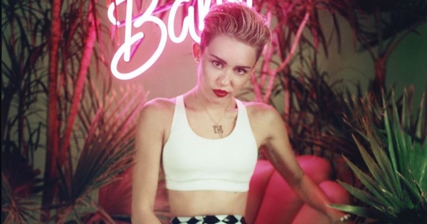 Майли Сайрус заявила, что целовалась с Симпсоном еще до свадьбы с Хемсвортом