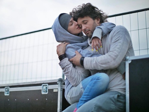 Сергей Бабкин впервые спел на концерте со своей супругой: трогательное видео