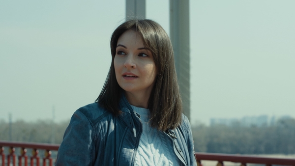 "Коровы меня облизывали и жевали одежду": актриса Ольга Павловец о съемках в фильме "Живая вода"