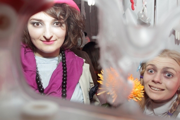 Анастасия Оруджова пользуется счастливыми духами, а Алина Гордиенко встретила дома привидение