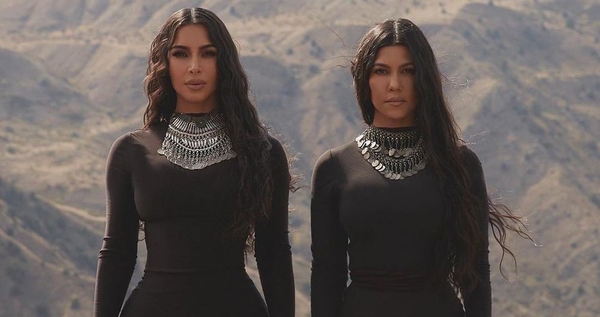 Ким Кардашьян показала эффектные кадры из семейной фотосессии в Армении