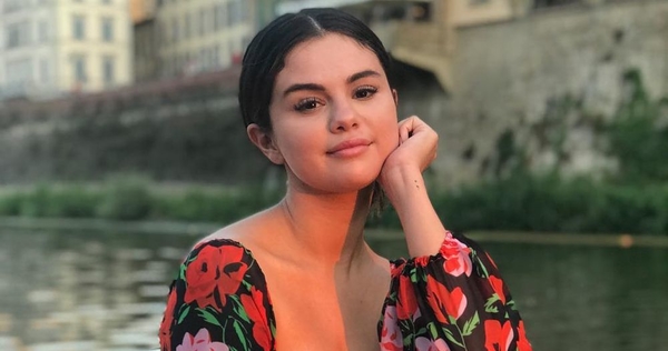 Селена Гомес показала, как выглядела ее мама в молодости