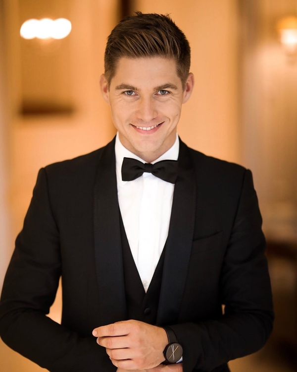 Ого!: Остапчук похвастался фото, на котором его приковали к кровати