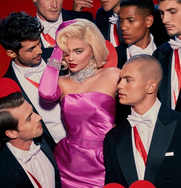 Кайли Дженнер в образе Мэрилин Монро позировала для известного глянца