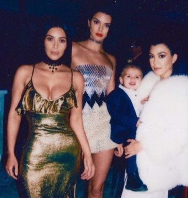 Ким Кардашьян показала, какими они с Кендалл Дженнер были 20 лет назад