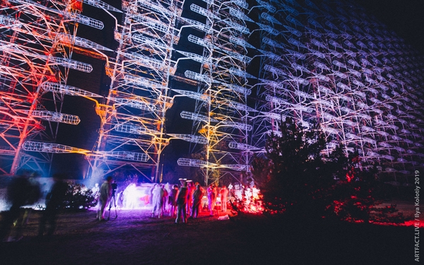 ARTEFACT установил рекорд с диджитал-скульптурой " Чернобыльское Сияние"