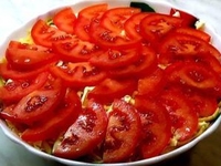 Рецепт дня: слоеный салат Чикаго с копченым окорочком