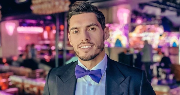 Никита Добрынин вместе с возлюбленной прогулялся по родному городу - фото