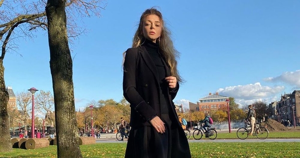 Алина Гросу прогулялась по Кварталу красных фонарей - фото