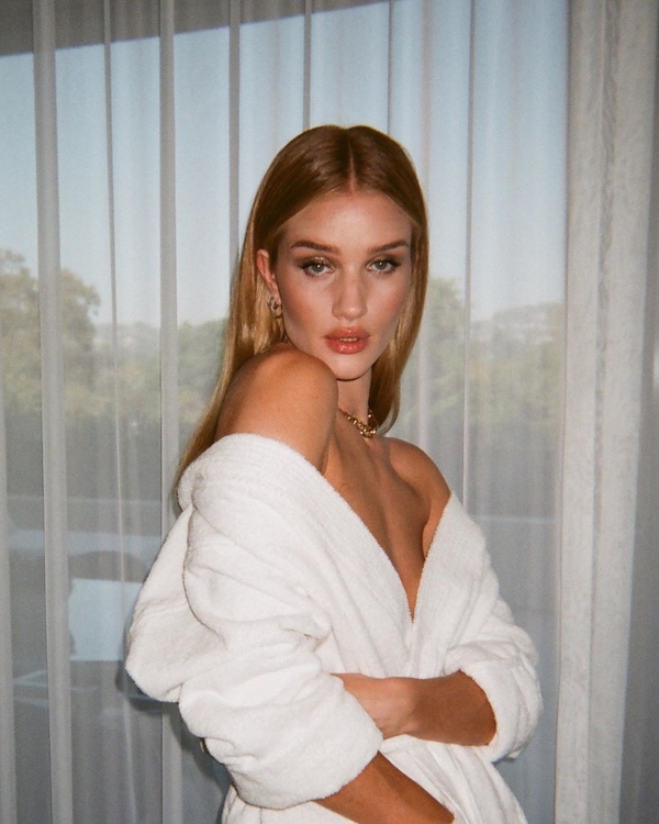 Лицо “богатой девушки”: ТОП-3 тренда, которые определяют идеальную красоту