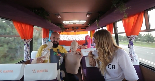 Леся Никитюк подвезла мужчину со скелетом и сломала ему руку