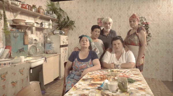 Alyona Alyona сняла 10-минутный клип о "Мамином супе" - видео