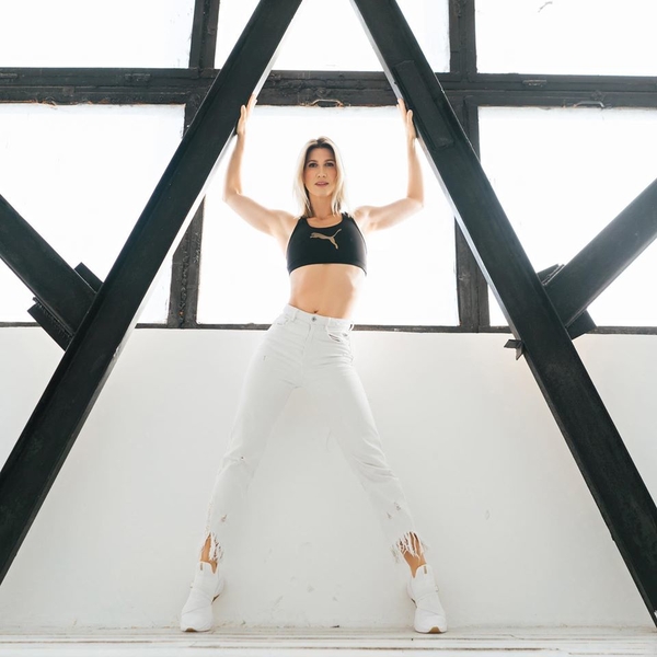 Анита Луценко поделилась комплексом упражнений на все группы мышц