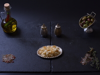 Сырные соленые крекеры с маслинами в домашних условиях