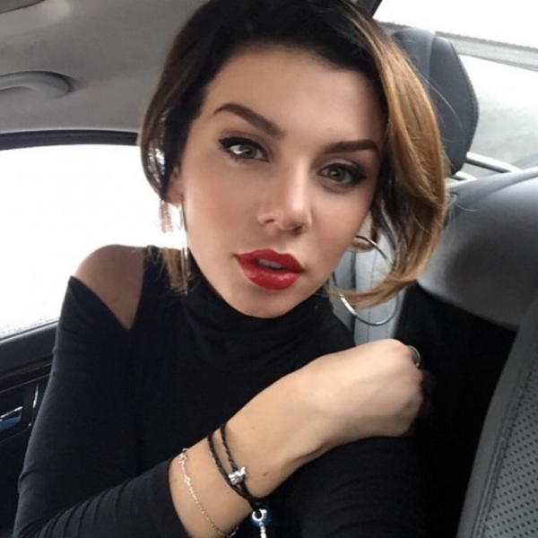 Ночь по минуткам: Седокова очаровала Сеть постельным фото