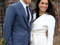 Герцоги Сассекские показали редкие фото в честь второй годовщины помолвки