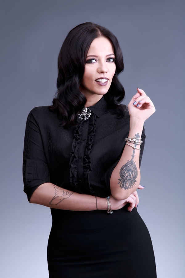 Вот это ноги!: Экс-супруга Потапа поразила Сеть ярким образом