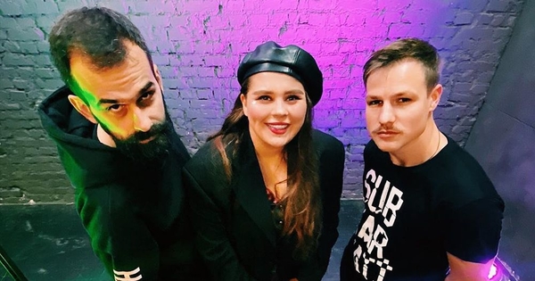 "По уши в снегу и любви": Солистка KAZKA похвасталась зимней фотосессией