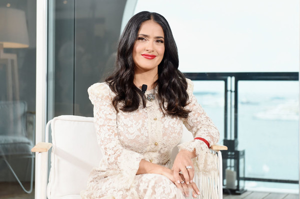 Со светлыми волосами: Сальма Хайек засветилась в непривычном образе