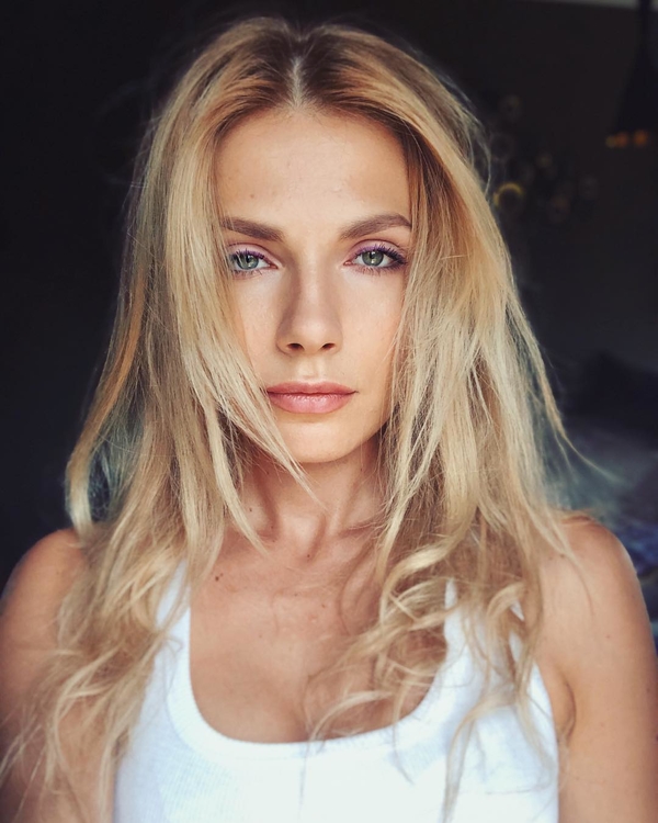 Мамины гены: Старшая дочка Сумской показала фигуру в купальнике