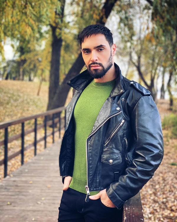 "Это ваш сын?": Виталий Козловский озадачил фанов снимком с младенцем