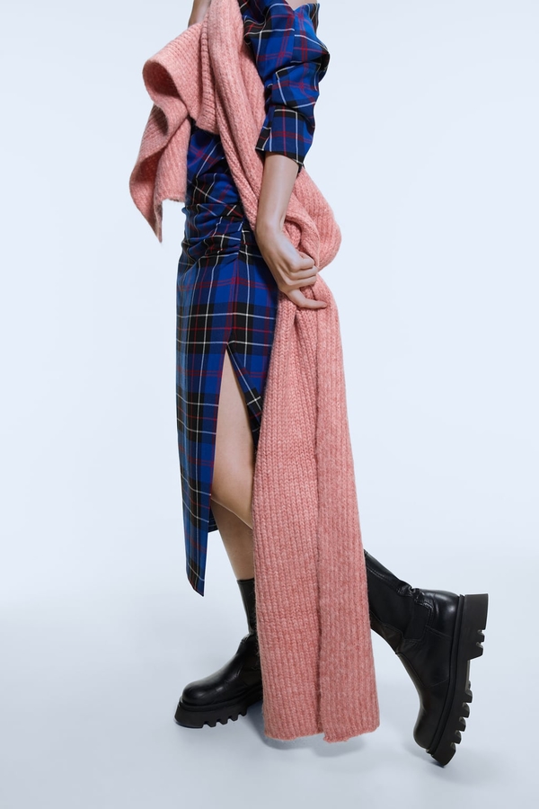 Оберните шею: ТОП-7 стильных шарфов на зиму 2019/20