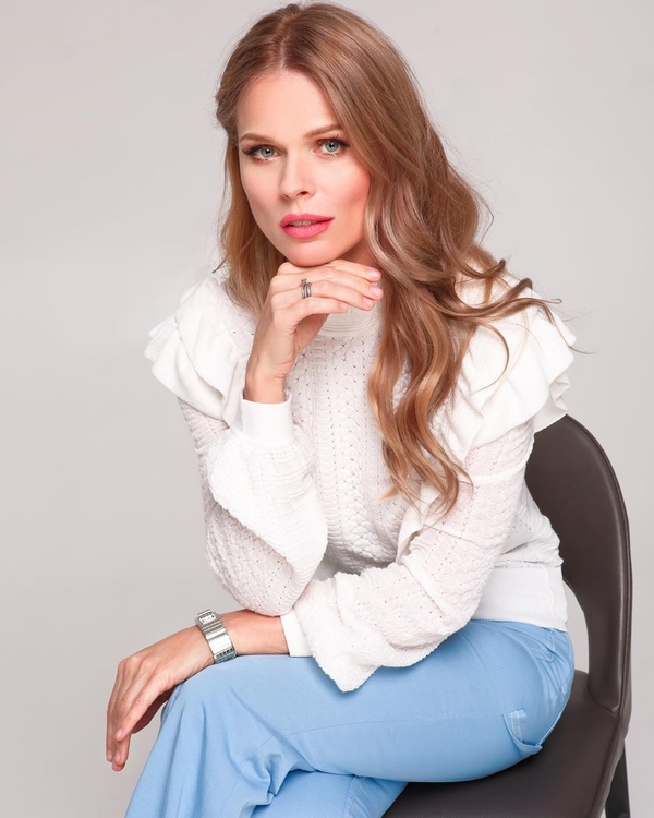 Архивное фото: Ведущая Ольга Фреймут показала, как выглядела в 12 лет