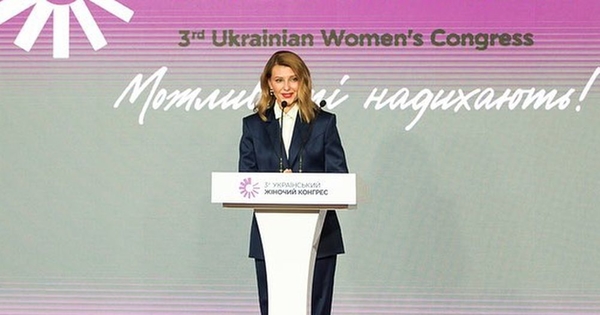 Как всегда, стильная: Елена Зеленская посетила Украинский женский конгресс