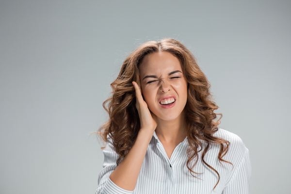 Болит ухо: что делать