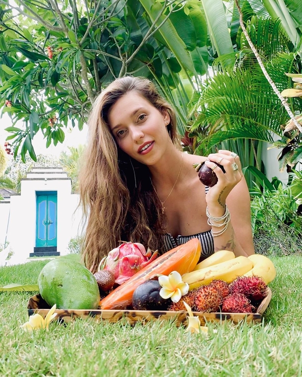 Засветила прелести под дождем: Тодоренко взбудоражила Сеть "мокрым" фото