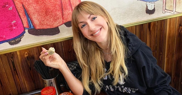 Леся Никитюк прогулялась по Шанхаю в рваных джинсах