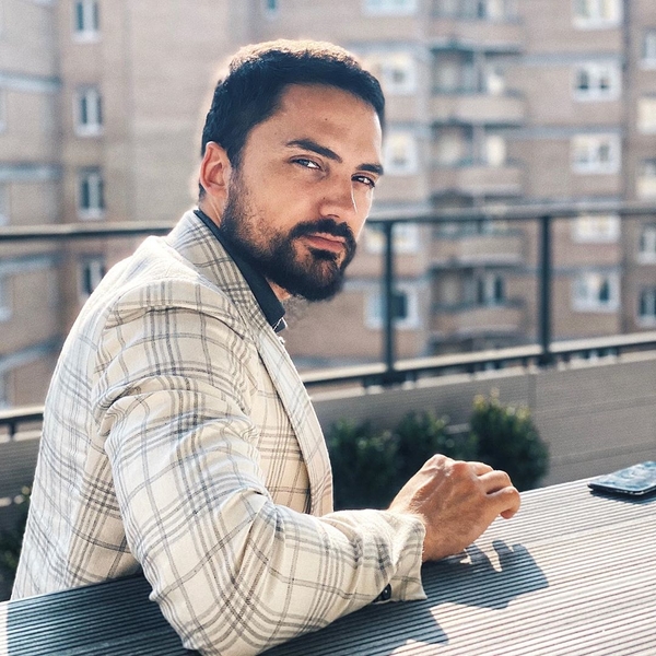 Кто она?: Экс-супруг Славы Каминской засветился в обнимку с незнакомкой