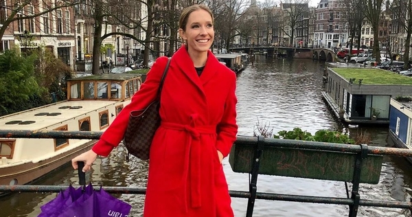 Стильная, как всегда: Катя Осадчая в модном наряде прогулялась по Амстердаму