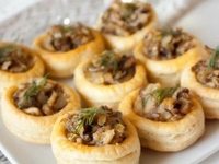 Волованы с курицей и сыром: новогодняя закуска