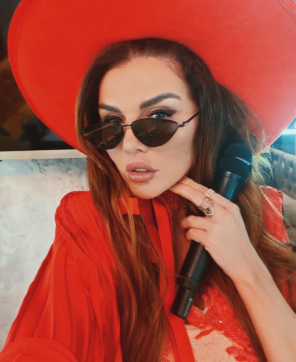 Седокова появилась на тусовке с любимым и вызвала новые споры о беременности