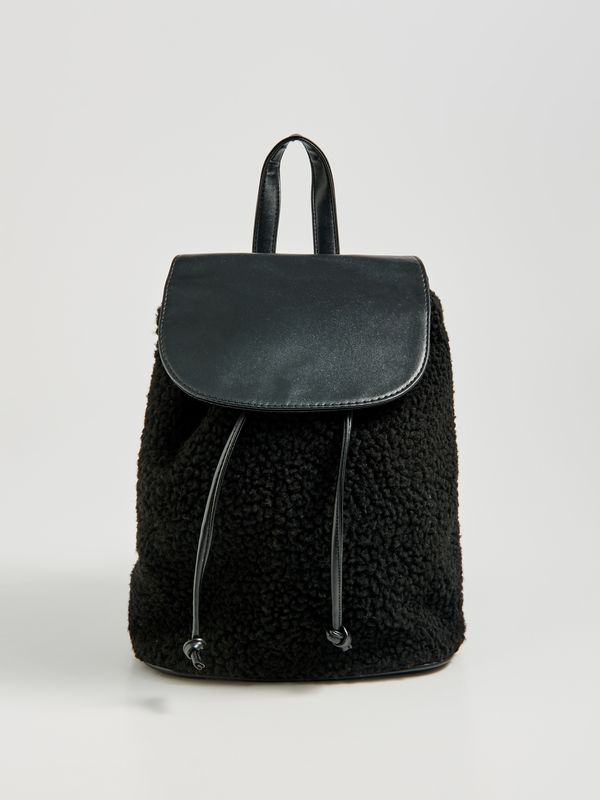 ТОП-6 сумок, которые идеально смотрятся с пуховиком