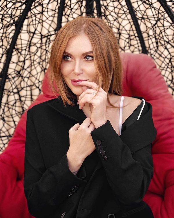 "Хотите обсудить?": Слава Каминская прокомментировала поцелуй с экс-супругом