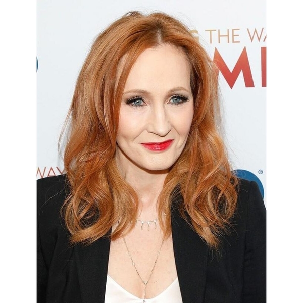 Автор книг о Гарри Поттере попала в скандал из-за неприязни к трансгендерам