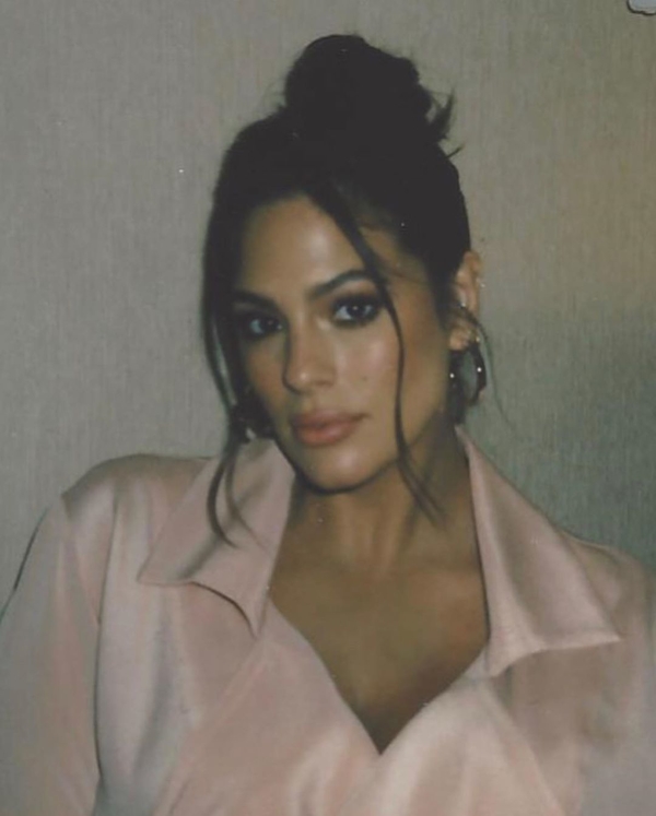 Модель Эшли Грэм обнажилась на последних сроках беременности - и это очень красиво