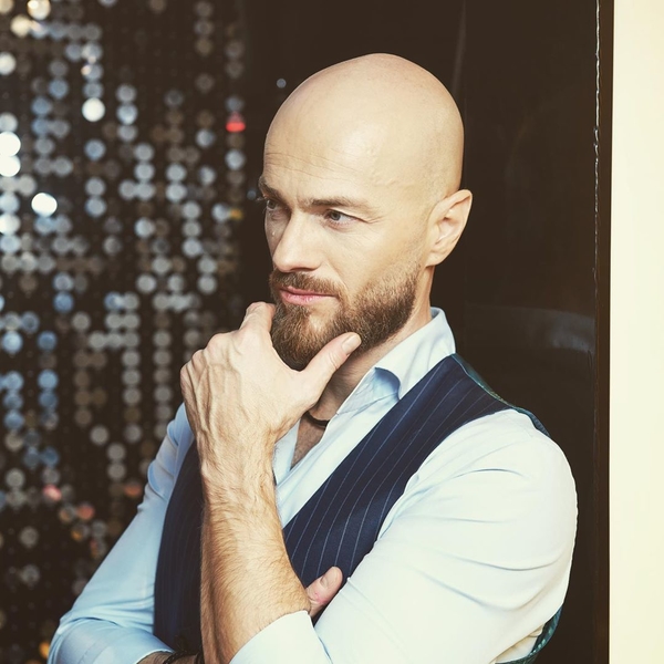 Изящно, стильно: Влад Яма покорил Сеть в образе героя "Хранителей"