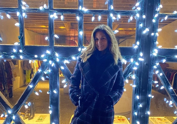 Все под елкой: Синди Кроуфорд очаровала Сеть архивным рождественским фото