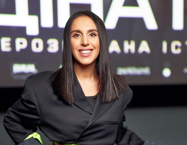 В платьице и с бантом: Джамала позабавила Сеть повторением образа с утренника