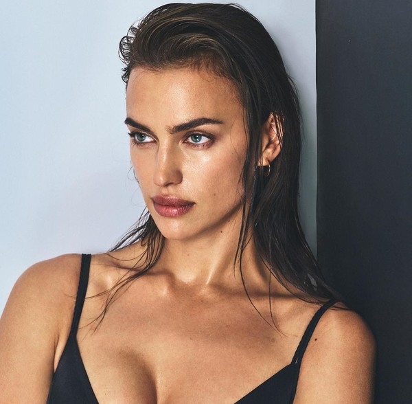 Ирина Шейк обнажилась на пляже: пикантное фото