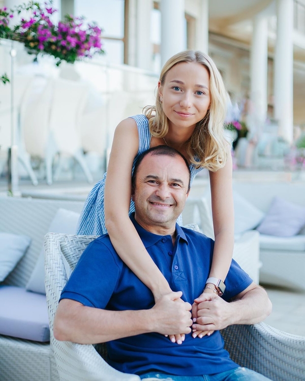 Официально: Виктор Павлик женится на молодой возлюбленной