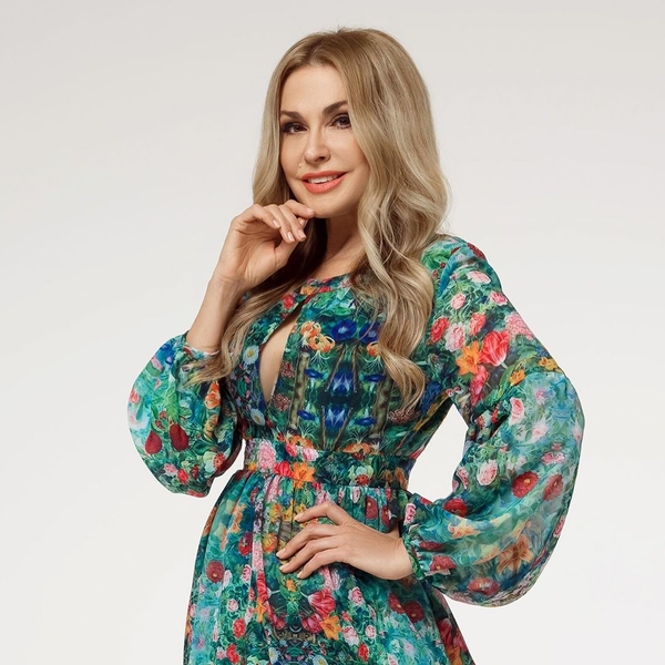 "Любимые фото с детства": Ольга Сумская запостила архивные снимки с сестрой