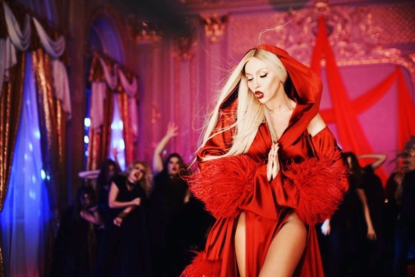 Итоги года: Какими скандалами в мире звезд запомнился 2019